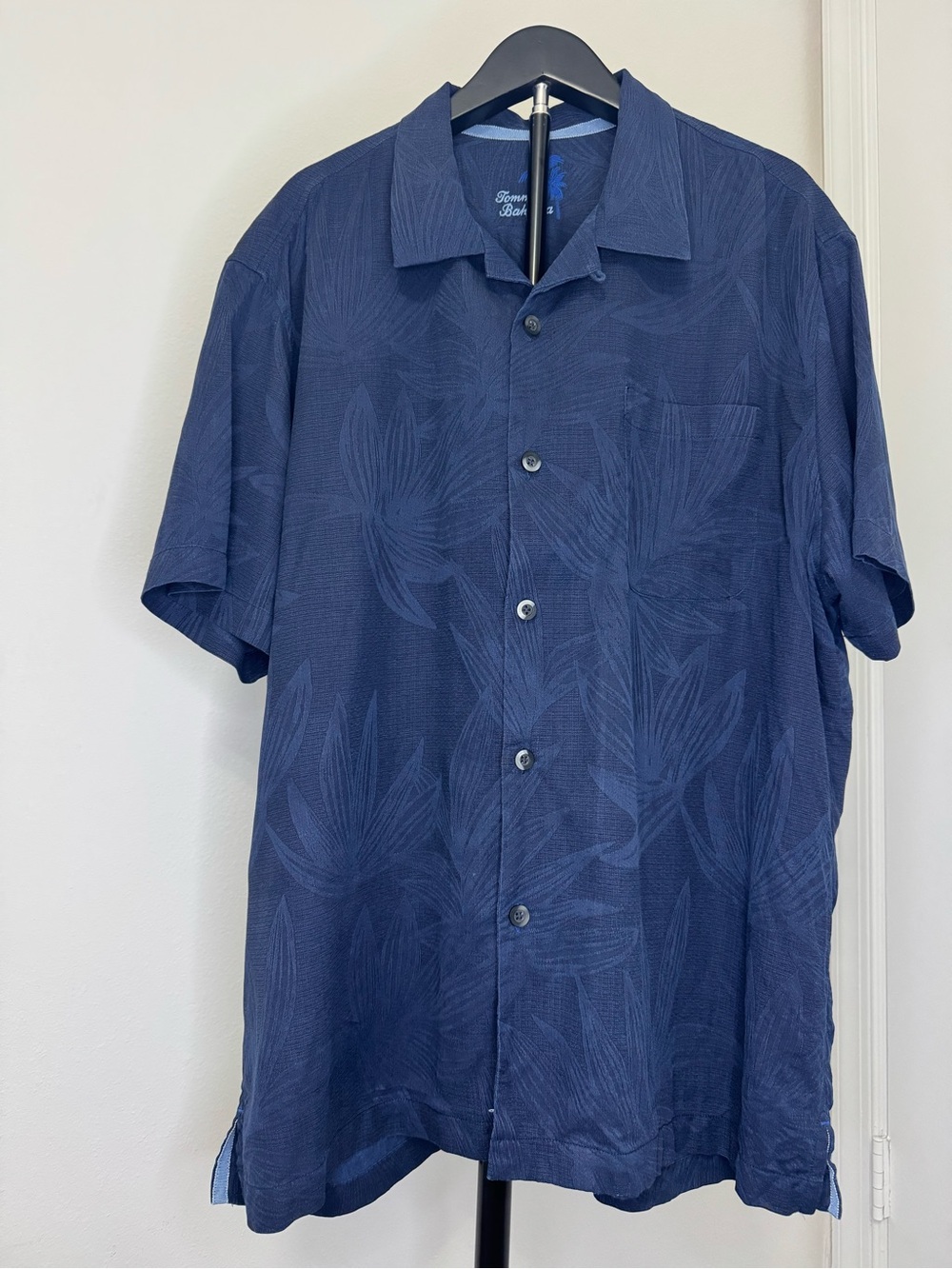 Tommy Bahama Men’s XL 100% Silk Navy Tropical Jacquard Camp Shirt